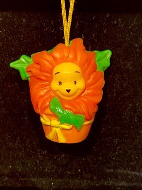 Winnie The Pooh - Peek-A-Pooh Collection Figure (Plant Flower)